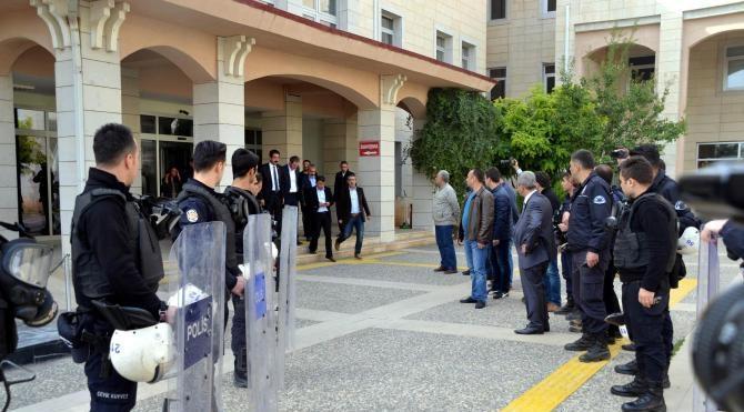 PKK/KCK&#39;dan yargılanan 31 eski kamu görevlisi ilk duruşmaya çıktı