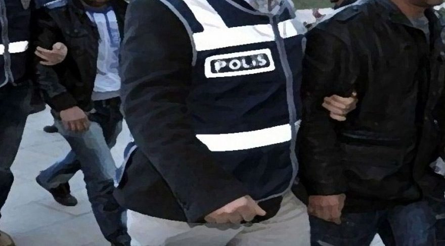 İzmir'de FETÖ operasyonu: 37 gözaltı