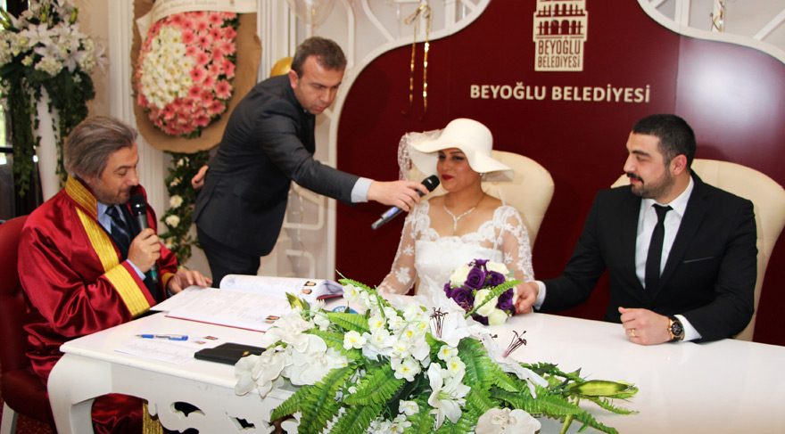 Gelinlik provasında kanser olduğunu öğrendi Öğretmenler Günü'nde evlendi