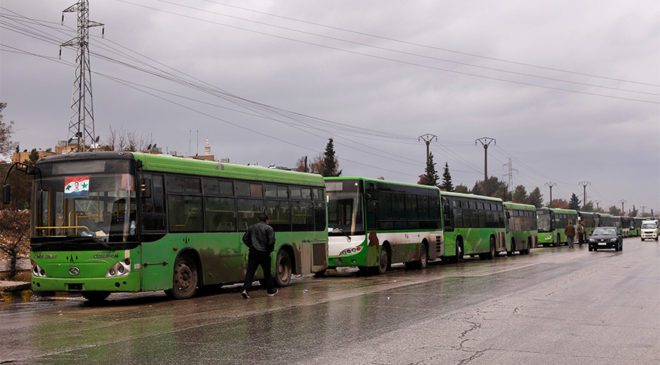 FOTO: REUTERS/ Rejime ait otobüsler, Halep'ten tahliyeler için bekletiliyor.