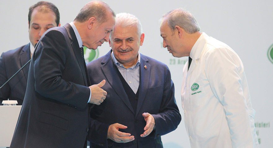 Cumhurbaşkanı, Başbakan ve Yılmaz açılışta uzun uzun sohbet etti.