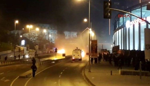 İstanbul Beşiktaş'ta Vodafone Arena yakınında meydana gelen patlamadan ilk fotoğraflar... 