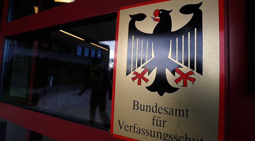 Almanya'da radikal gruplara bilgi sızdıran istihbarat ajanı porno aktörü çıktı