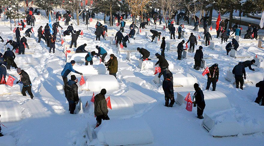 İzcilerden şehitlere ziyaret