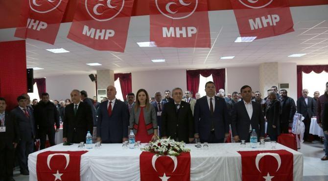 MHP&#39;li Ayhan, yeni anayasaya sıcak bakılmasının nedenlerini açıkladı