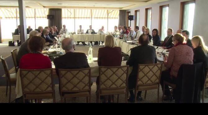 Kıbrıs müzakerelerinde &#39;Beşli Konferans&#39; 5 günlük aranın ardından başladı