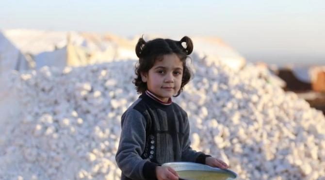 İHH&#39;dan Suriye kampında günlük 1800 kişiye sıcak yemek