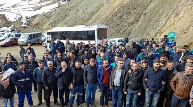 Şirvan&#39;da işten çıkarılan maden işçilerinden oturma eylemi