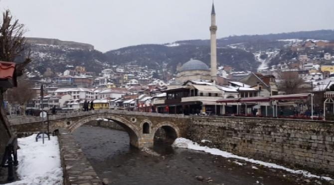 Kosova&#39;da işsizlik nedeniyle vatandaşlıktan çıkmak için rekor başvuru