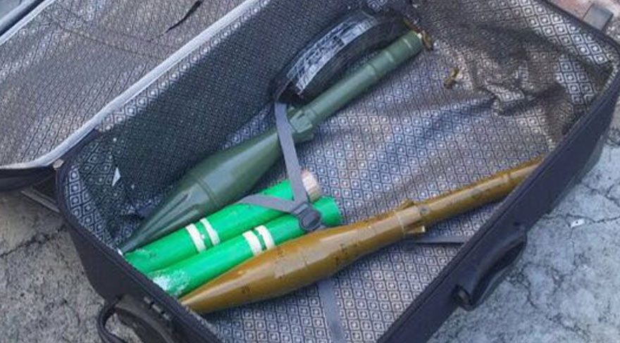 İzmir Valisi Ayyıldız, öldürülen teröristlerin çantasında roketatar ele geçirildiğini söyledi.