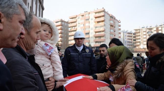 Şehit polislere Diyarbakır&#39;da uğurlama töreni