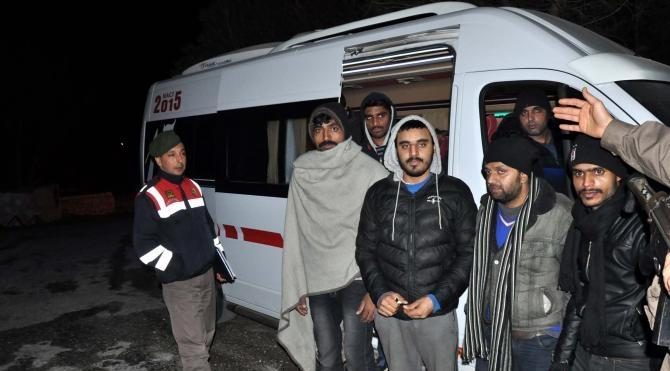 Ayvacık&#39;ta 118 mülteci yakalandı