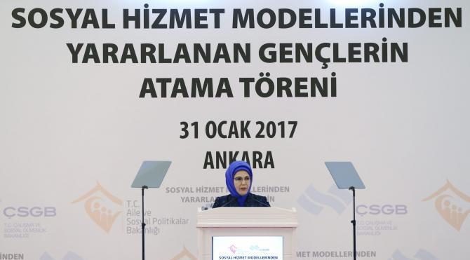 Emine Erdoğan: Toplumun emaneti olan evlatlarımızı donatarak yine toplum hizmetine uğurluyoruz