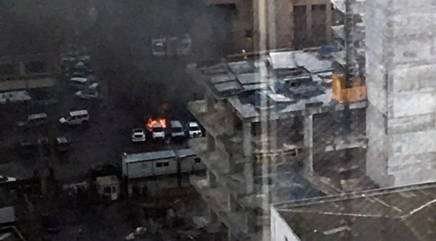 İzmir'de patlama! Bombalı araçla saldırı düzenlenen İzmir Adliyesi'nde 2 şehit, 5 yaralı var!