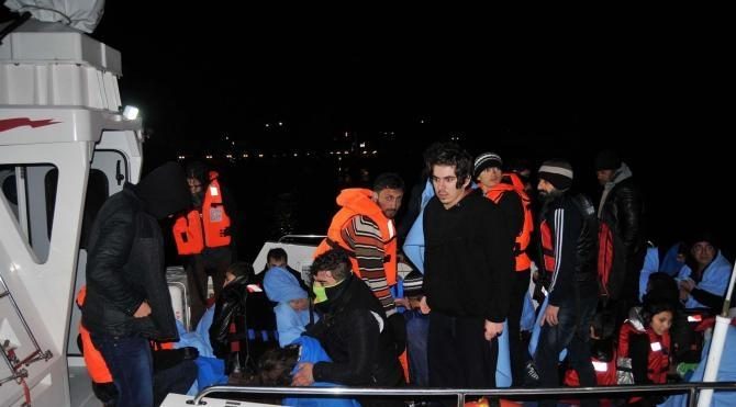 Ege&#39;de mülteci botu alabora oldu: 1 ölü