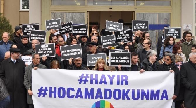 Eskişehir&#39;de akademisyenlere destek eylemleri