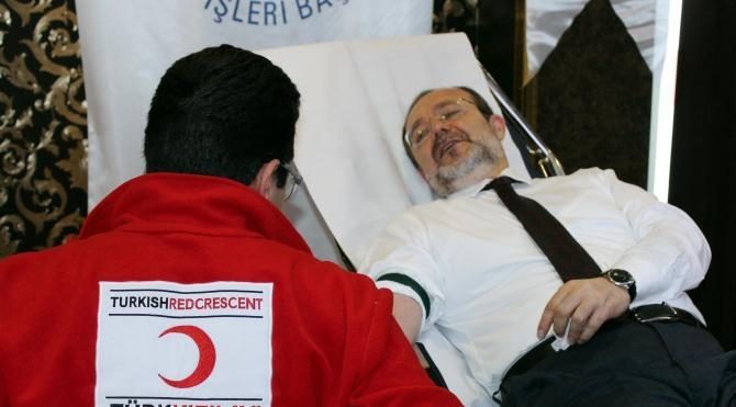 Mehmet Görmez: Kan bağışı candan cana en büyük sadaka
