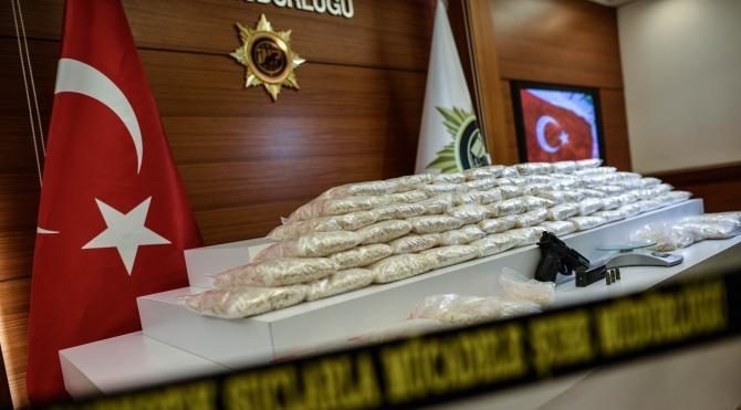 İstanbul&#39;da son 4 yılın en fazla uyuşturucu hapın ele geçirildiği operasyon