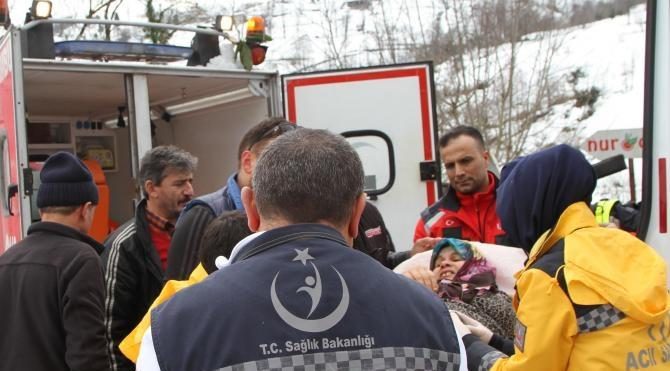 Karda mahsur kalan böbrek hastası kar ambulansı ile kurtarıldı