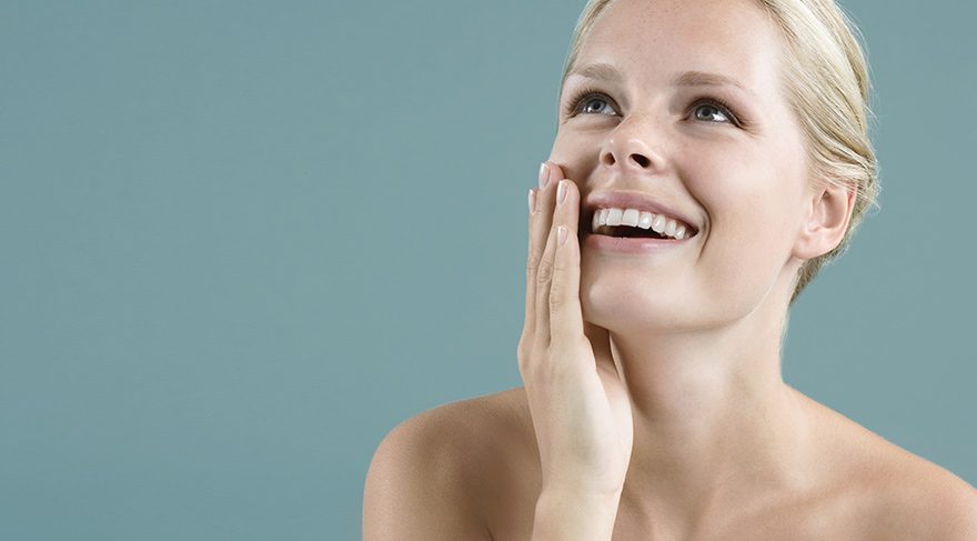 Miras: Peeling ile cilt ölü hücrelerden arındığında daha genç ve sağlıklı bir görünüm elde edilir. Sivilce izleri ve lekelerde de olumlu sonuç elde edilir. FOTO: SHUTTERSTOCK