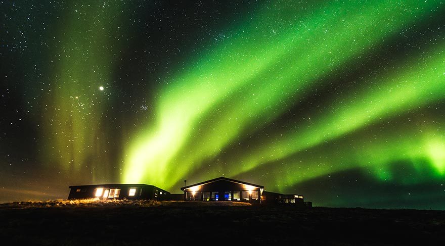 İzlanda’da gündem: Araçta Kuzey Işıkları’na bakmayın