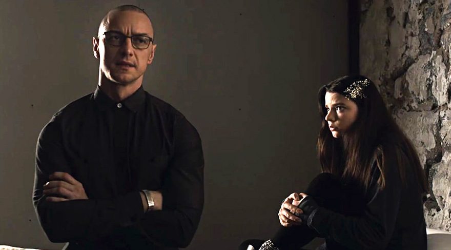 Güvenilir psikiyatr Dr. Fletcher, Kevin adlı hastasının en az 23 farklı kişiliği bünyesinde barındırdığını kanıtlamıştır.