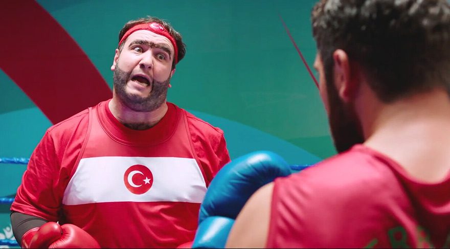 Çeşitli spor dallarında profesyonel olarak ter döken genç sporcuları müsabakalara taşımayı görev edinen İvedik, kaş yaparken yine göz çıkartıyor ve Türkiye'yi atletizm, boks, güreş vb. sporlarda temsil etmek İvedik ve ekibine düşüyor.