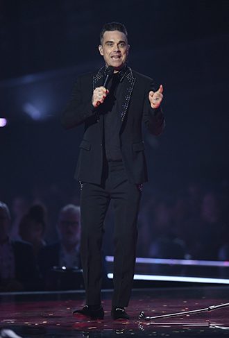 Brit İkon Ödülü'ne layık görülen Robbie Williams sahne şovuyla izleyenleri büyüledi. 