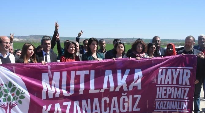 HDP, Trakya&#39;da &#39;hayır&#39; kampanyasını cezaevi önünde başlattı