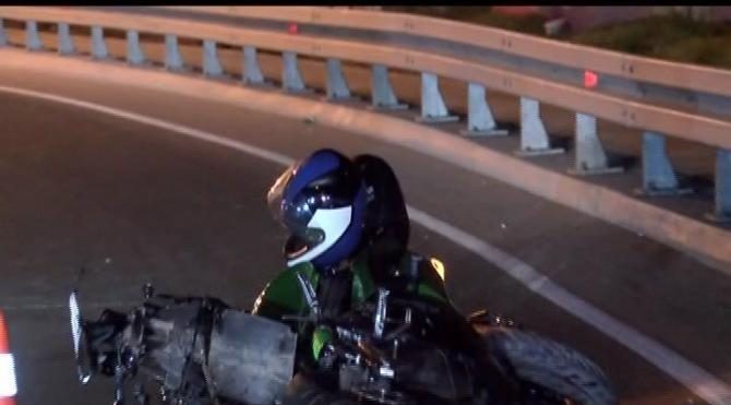 Zeytinburnu&#39;nda motosiklet kazası: 1 ölü,1 yaralı