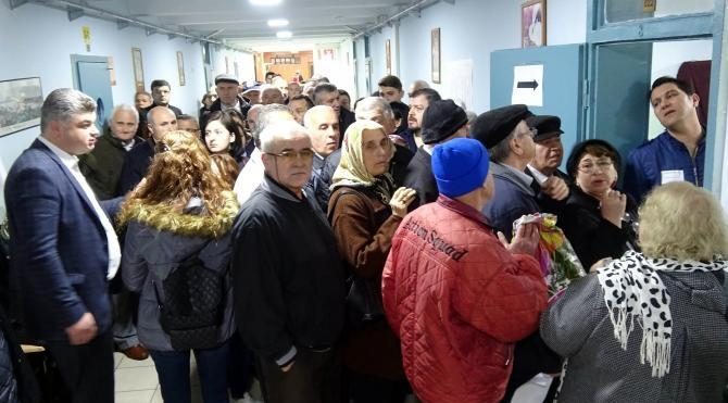 Bulgaristan&#39;daki seçim için İstanbul&#39;da saat 07.00&#39;de sandık başına koştular