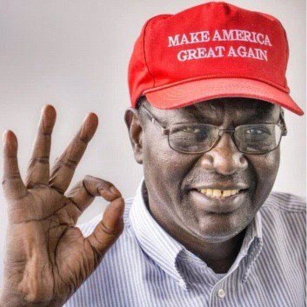 Malik Obama, Turmp'ın kampanya sloganını taşıyan meşhur kırmızı şapkayla çekilen fotoğrafını paylaşmıştı. 