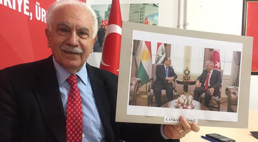 “BU ZİYARETİN ARDINDAN HAYIR OYLARI YÜZDE 60 OLDU” Vatan Partisi Genel Başkanı Doğu Perinçek, Yıldırım-Barzani görüşmesinin fotoğrafını gösterdi ve “Hayır oyları yüzde 60 oldu” dedi. 