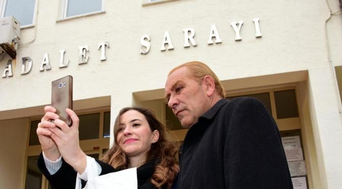 Atatürk&#39;e benzeyen oyuncu Kaya, hakkındaki dava nedeniyle gözaltına alınıp ifade verdi