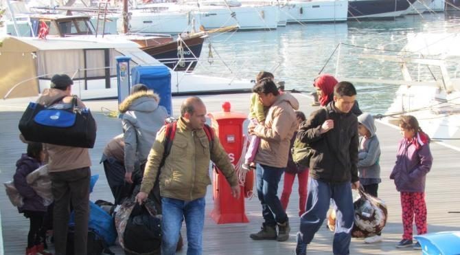 Çeşme açıklarında 22 mülteci yakalandı
