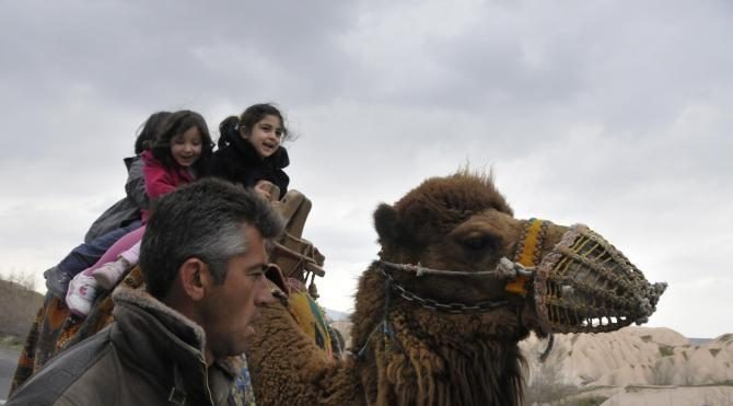 Soğuk hava, Kapadokya&#39;daki develeri de üşüttü
