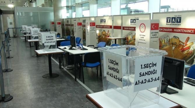 Atatürk Havalimanı'nda seçim sandıkları konuldu