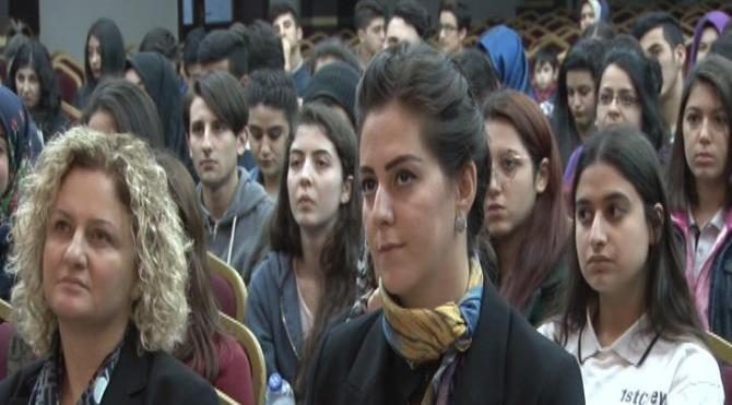 Nilhan Osmanoğlu lise öğrencilerine hitap etti: Devletin çıkarlarının başladığı yerde basın özgürlüğü bitmiştir