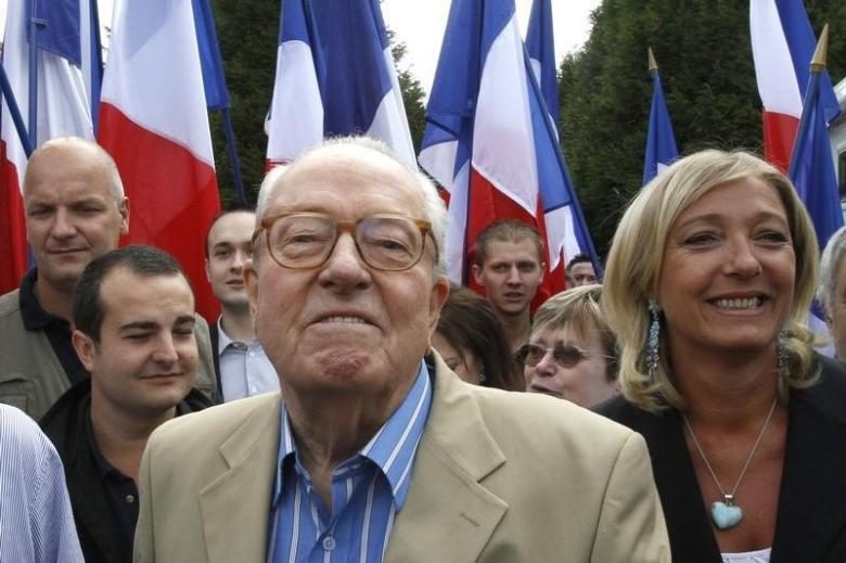 Ulusal Cephe lideri Marine Le Pen, babası Jean-Marie Le Pen ile birlikte.