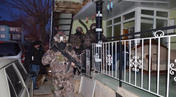 Konya&#39;da 500 polisle uyuşturucu operasyonu: 37 gözaltı
