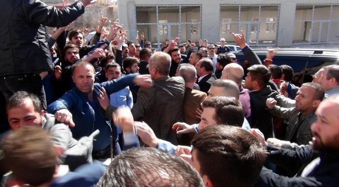 Sinan Oğan'ın Yozgat toplantısında arbede: 2 polis yaralı