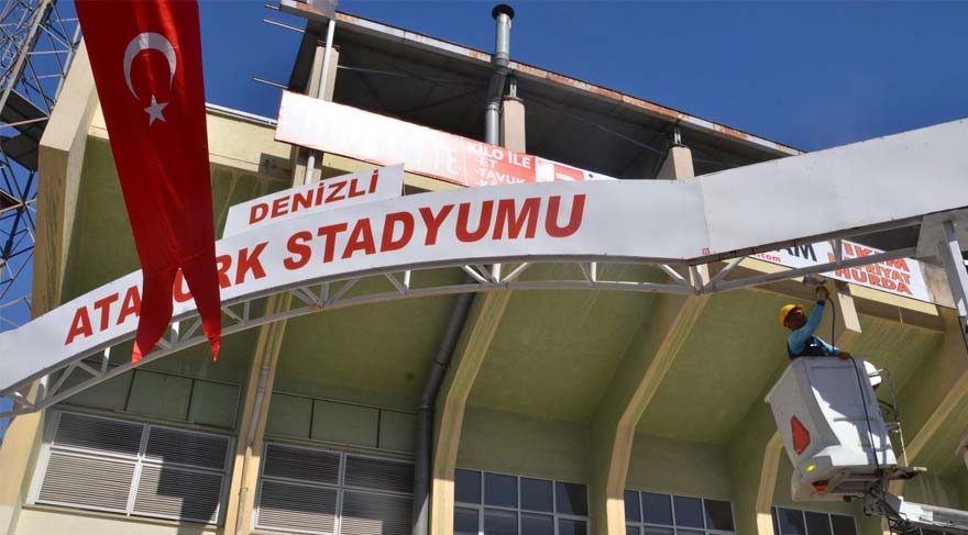 Erdoğan'a hazırlık için 'Denizli Atatürk Stadı' tabelası söküldü