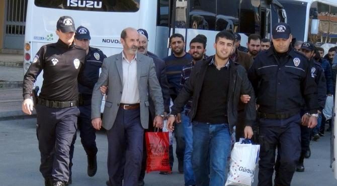 Mersin&#39;de PKK/KCK şüphelisi 27 kişi adliyeye çıkarıldı