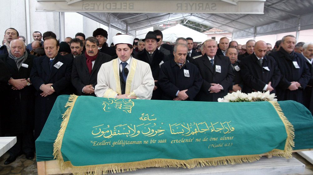 Salih Tatlıcı 2009 yılında hayata gözlerini yumdu. Tatlıcı'nın cenazesine Erdoğan Demirören, Mehmet Ağar, Halis Toprak ve Hüsamettin Özkan gibi ünlü isimler katılmıştı.