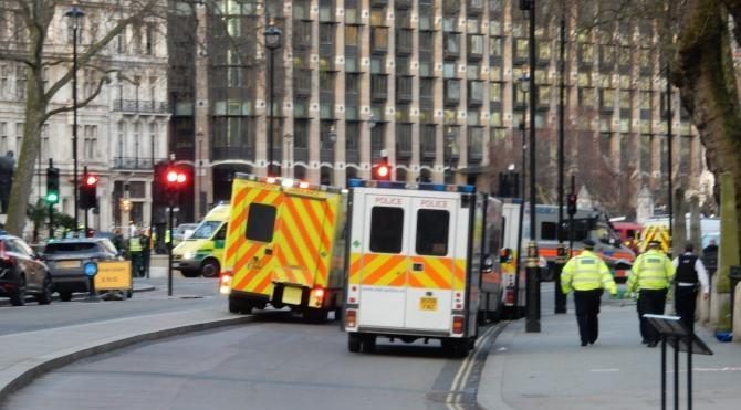 İngiltere Parlamentosu önünde terör saldırısı (5)