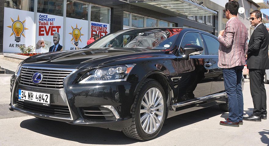 Bakan Zeybekci Lexus ile rahat edecek