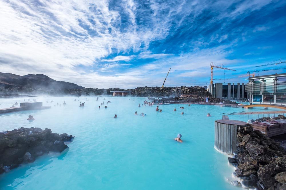 Gayzer adı verilen sıcak su çukurları İzlanda'nın simgelerinden biri. Turistler bu kaynaklardan sıkça faydalanıyor. Fotoğraf: Shutterstock