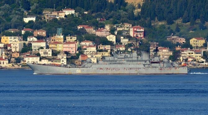 Rus Savaş gemisi Çanakkale Boğazı&#39;ndan geçti