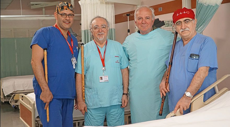 KALP KONTROLÜ ANNE KARNINDA BAŞLAR Prof. Sönmez, Yüksel Şengül’ün sorularını yanıtladı. “Kalp kontrolü anne karnında başlar” diyerek uyardı. 