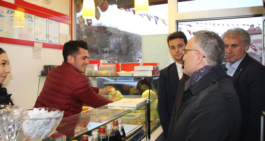 Bakan Bayburt'ta esnaf ziyaretlerinde bulundu. Fotoğraf: İHA